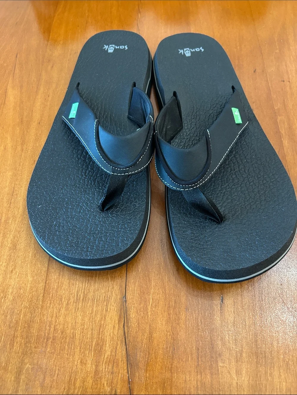 Sanuk beer cozy